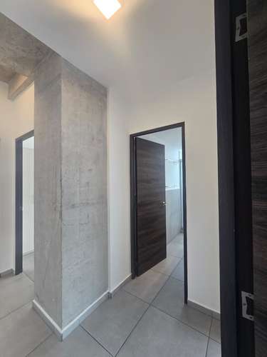 Lujoso Apartamento en Park Tower | 3 Hab, Terraza Amplia y Parqueo para 2 Carros - Imagen 14