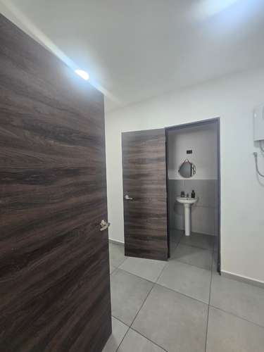 Lujoso Apartamento en Park Tower | 3 Hab, Terraza Amplia y Parqueo para 2 Carros - Imagen 7