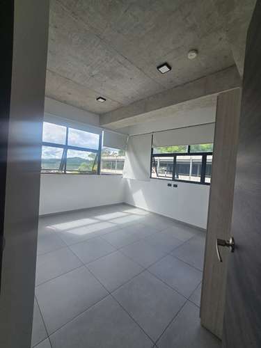 Lujoso Apartamento en Park Tower | 3 Hab, Terraza Amplia y Parqueo para 2 Carros - Imagen 5