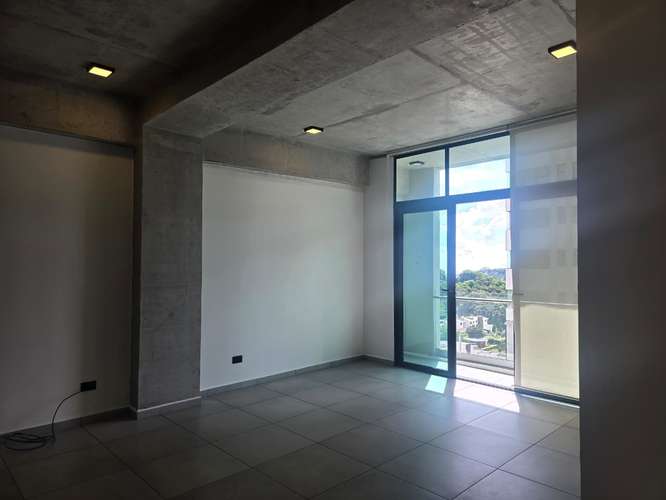 Lujoso Apartamento en Park Tower | 3 Hab, Terraza Amplia y Parqueo para 2 Carros - Imagen 9
