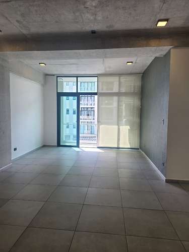 Lujoso Apartamento en Park Tower | 3 Hab, Terraza Amplia y Parqueo para 2 Carros - Imagen 4