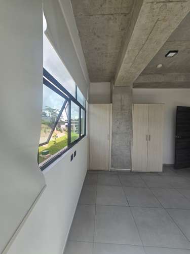 Lujoso Apartamento en Park Tower | 3 Hab, Terraza Amplia y Parqueo para 2 Carros - Imagen 8