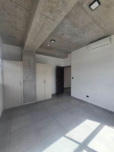 Lujoso Apartamento en Park Tower | 3 Hab, Terraza Amplia y Parqueo para 2 Carros - Imagen 10
