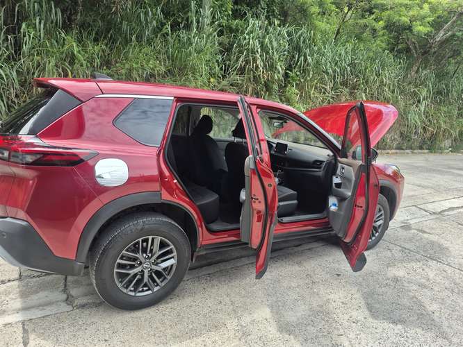 Vendo Nissan rogué 4x4 año 2023 - Imagen 5
