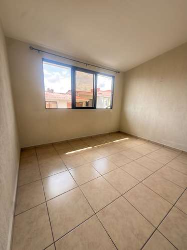 En Alquiler Frente al Área Verde| 3 Hab. + Servicio Completa | 3.5 B |A/C en Todas las Hab. y Sala.| $850 - Imagen 4