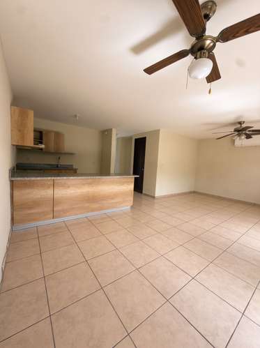 En Alquiler Frente al Área Verde| 3 Hab. + Servicio Completa | 3.5 B |A/C en Todas las Hab. y Sala.| $850 - Imagen 3
