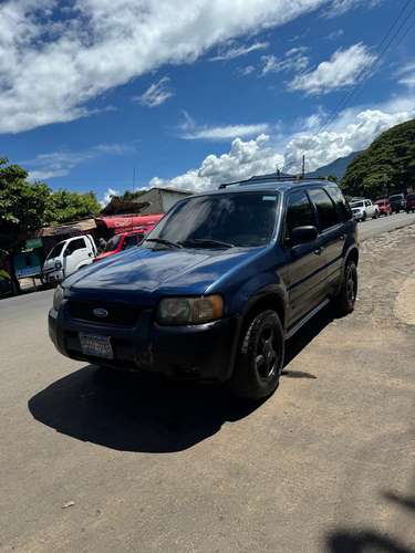 Ford Escape 2003 2.0L caja Manual en excelente estado
