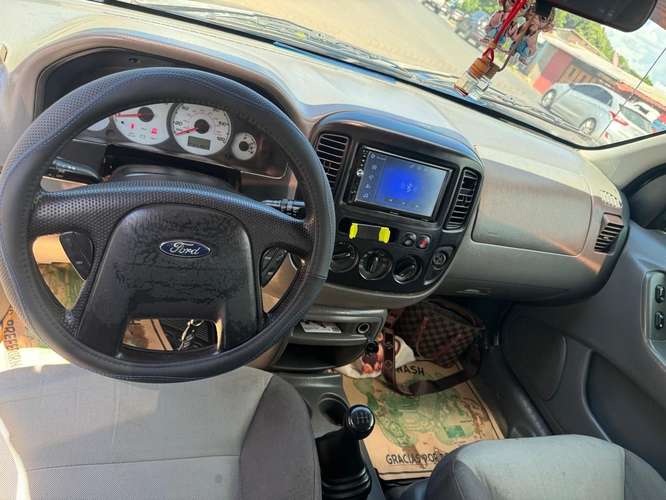 Ford Escape 2003 2.0L caja Manual en excelente estado