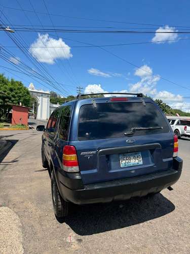 Ford Escape 2003 2.0L caja Manual en excelente estado