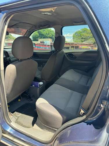 Ford Escape 2003 2.0L caja Manual en excelente estado