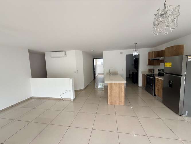  SE ALQUILA APARTAMENTO LIFE SANTA ELENA, CON LÍNEA BLANCA,  Descripción : TIENE 115 mts2 3 habitaciones. La habitació - Imagen 2