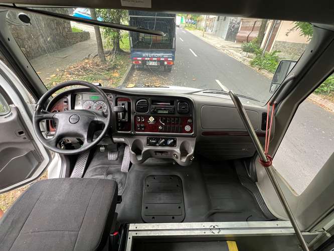 Microbus Freightliner 2018 motor cummins 