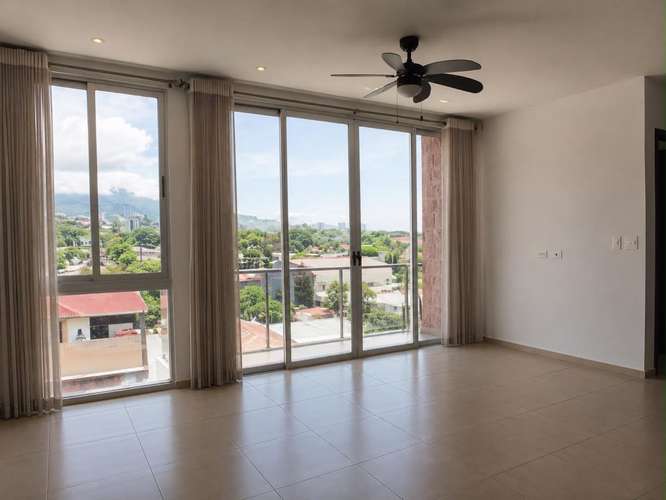  SE ALQUILA APARTAMENTO TORRE MURANO ESCALÓN  TIENE 110mts2 Sala comedor Terraza vista a volcán Cocina (Muebles Olins)