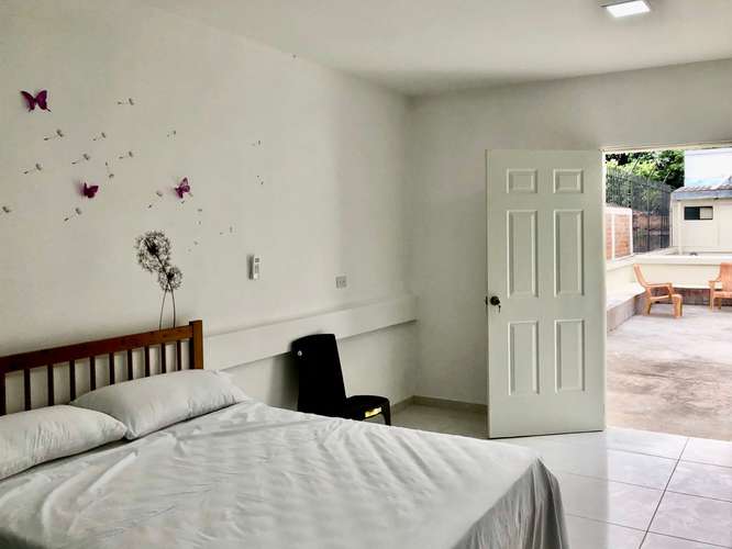 Habitación Amueblada, Baño Propio, Colonia Flor Blanca, S.S., Cerca H. Rosales, Pque. Cuscatlan y Ctro. Hist.