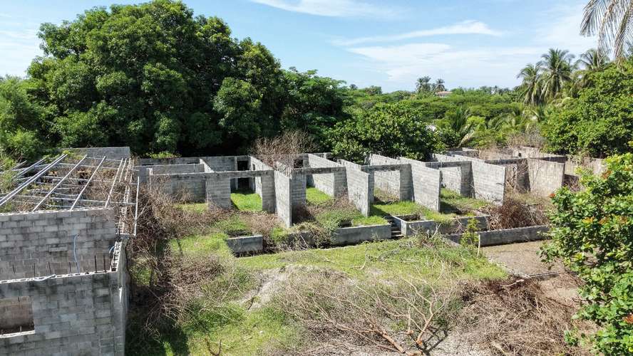 PROYECTO HOTELERO FRENTE AL ESTERO EN OBRA GRIS - PLAYA EL ESPINO USULUTÁN. - Imagen 3
