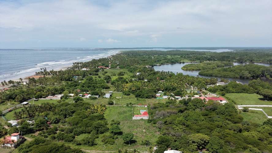 PROYECTO HOTELERO FRENTE AL ESTERO EN OBRA GRIS - PLAYA EL ESPINO USULUTÁN. - Imagen 6