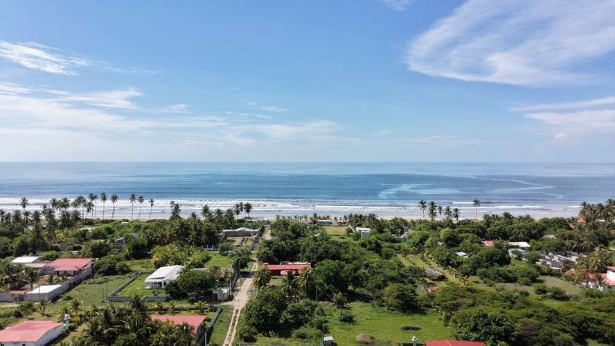 PROYECTO HOTELERO FRENTE AL ESTERO EN OBRA GRIS - PLAYA EL ESPINO USULUTÁN. - Imagen 4