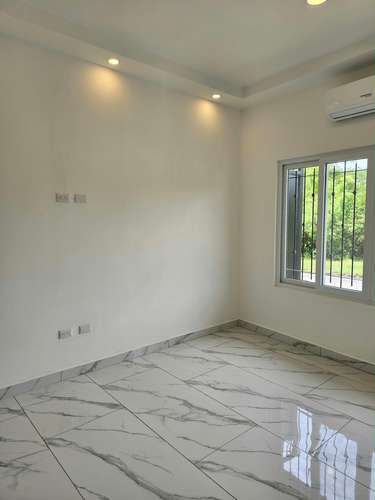 ¡CASA A ESTRENAR EN VENTA EN LOURDES COLÓN! DE UN NIVEL CON FINOS ACABADOS - Imagen 2