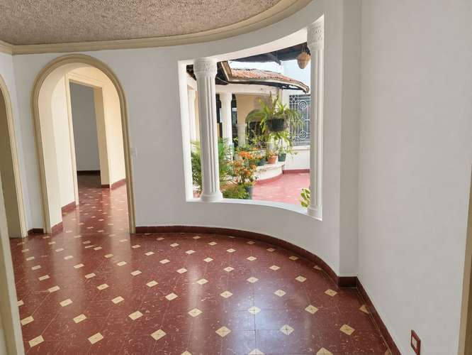 CASA EN VENTA IDEAL PARA NEGOCIO O VIVIENDA - Imagen 4
