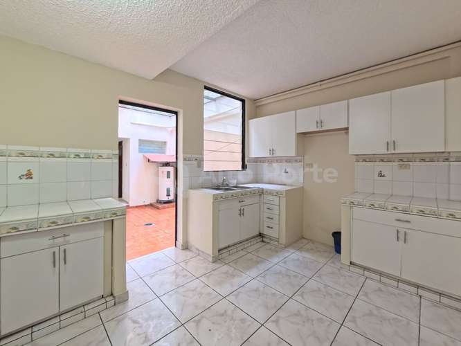  Casa comercial en venta en Escalón - Imagen 10