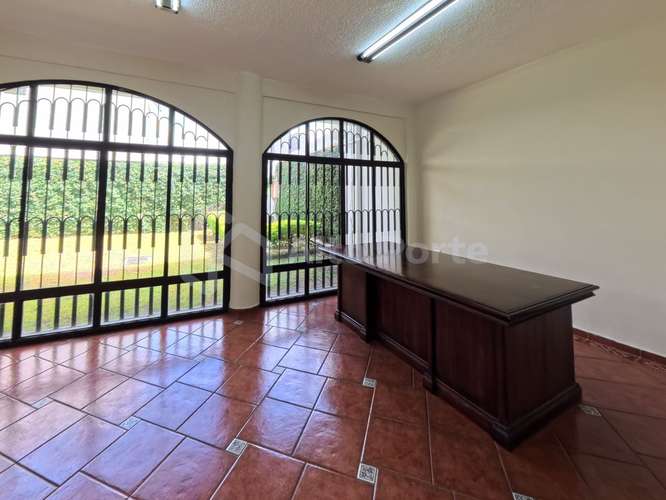  Casa comercial en venta en Escalón - Imagen 12