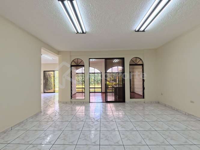  Casa comercial en venta en Escalón - Imagen 2