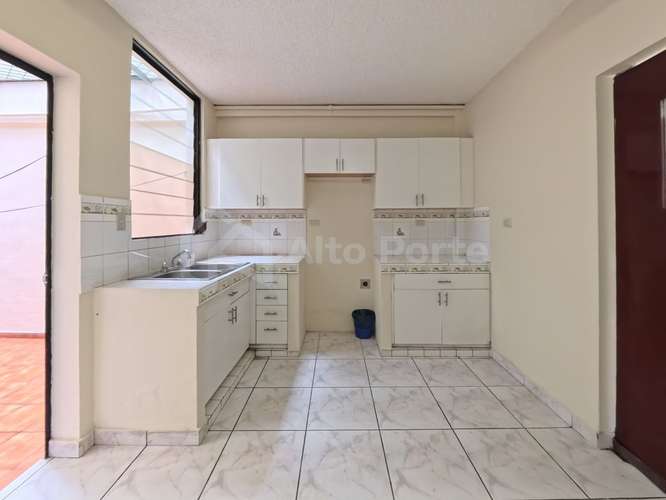  Casa comercial en venta en Escalón - Imagen 9