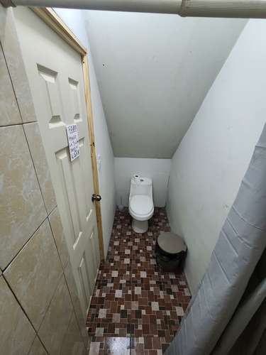 ALQUILER DE HABITACIÓN a PERSONA SOLA , BAÑO COMPARTIDO 