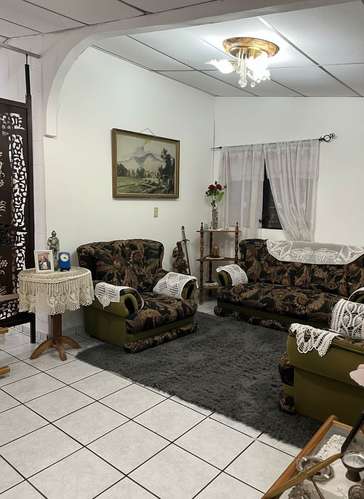 Casa de 3 dormitorios en Residencial Santa Mónica, Santa Tecla