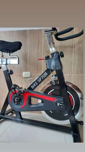 Bicicleta estacionaria poco uso