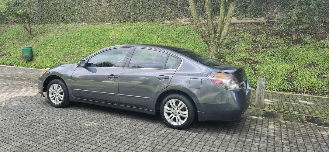 Nissan Altima 2012