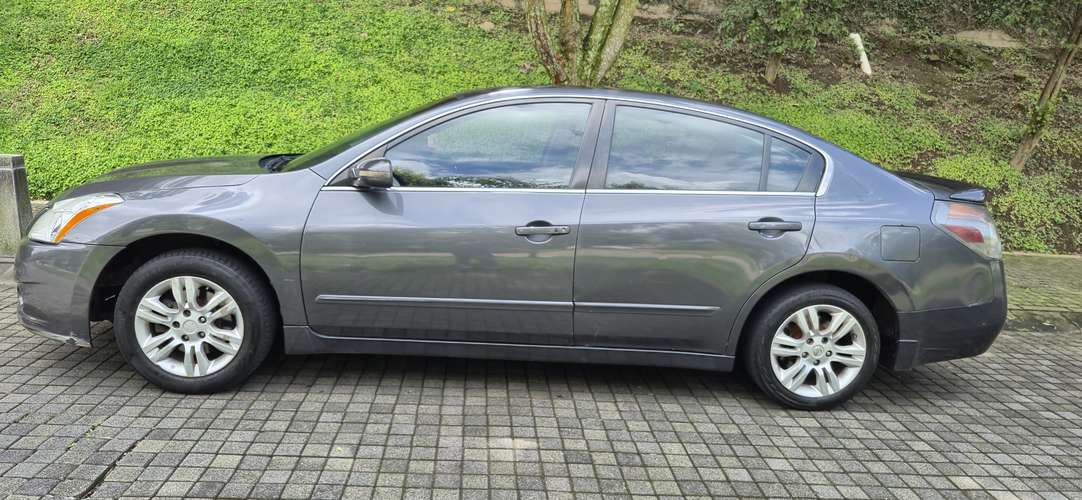 Nissan Altima 2012