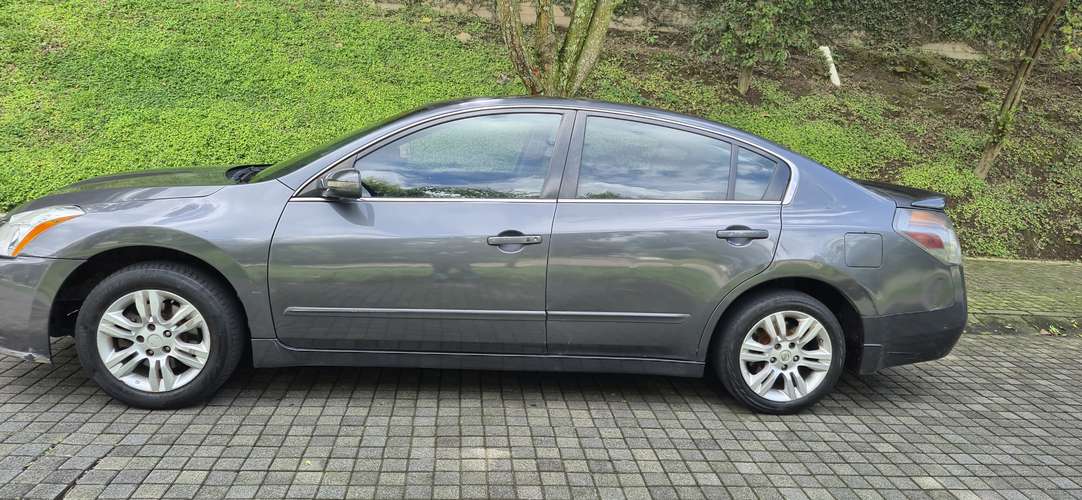 Nissan Altima 2012