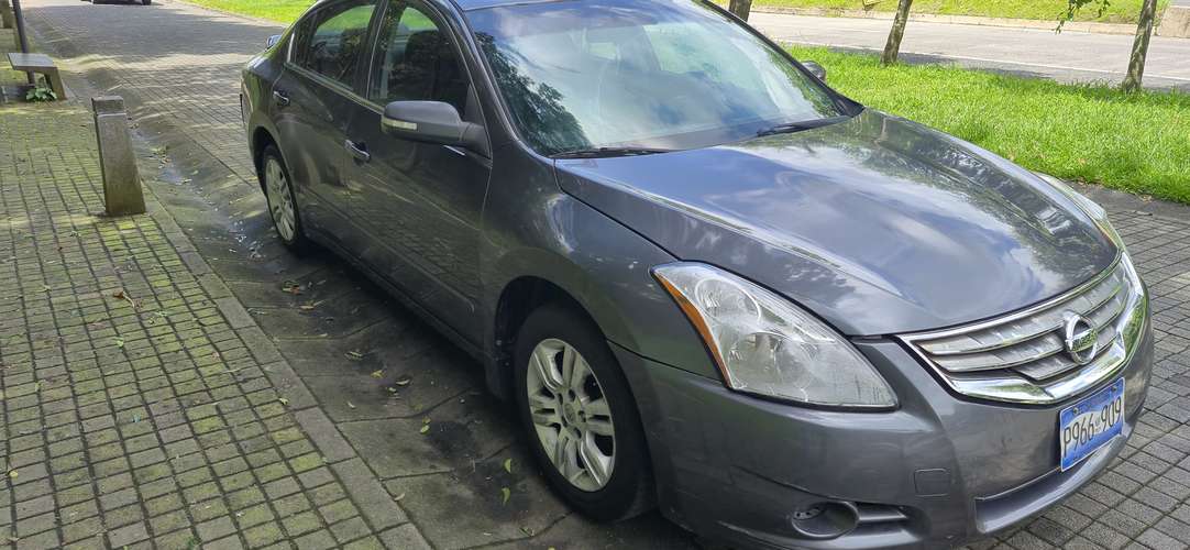 Nissan Altima 2012