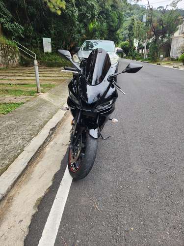 Yamaha R3 2023 de agencia 