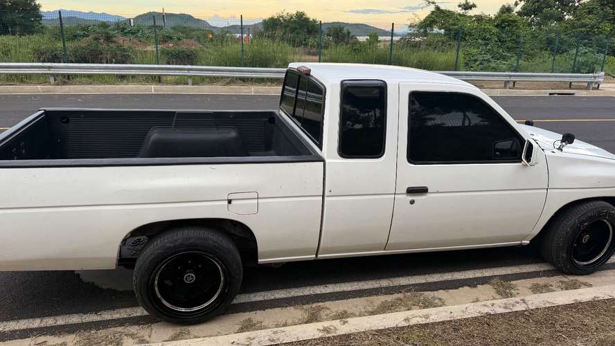 NISSAN HARDBODY 1996 - Imagen 3