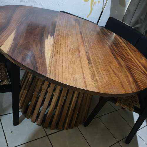Mesa de comedor sol , y sillas Martina.