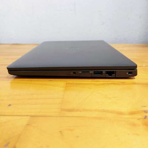 Laptop profesional: Dell Latitude 5300 (Sin detalles)