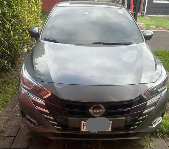 Nissan versa de agencia 