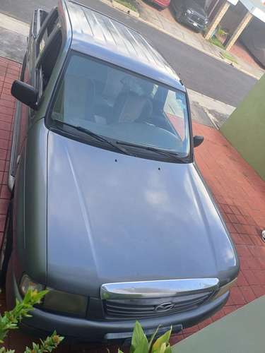 Vendo Mazda B2000 año 2006