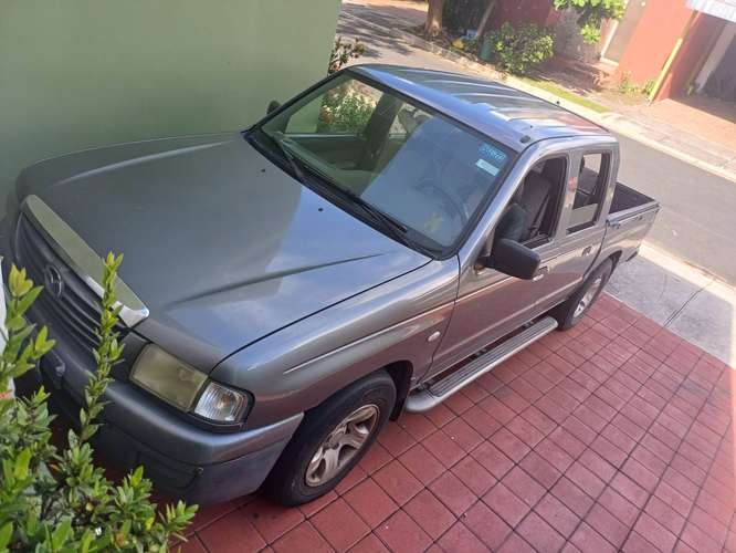Vendo Mazda B2000 año 2006