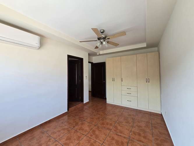 Se alquila casa en cumbres de cuscatlan - Imagen 12