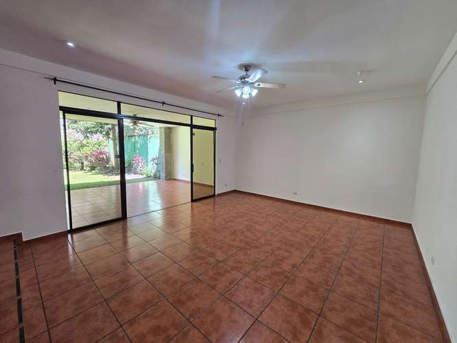 Se alquila casa en cumbres de cuscatlan - Imagen 8