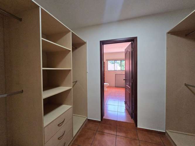 Se alquila casa en cumbres de cuscatlan - Imagen 10
