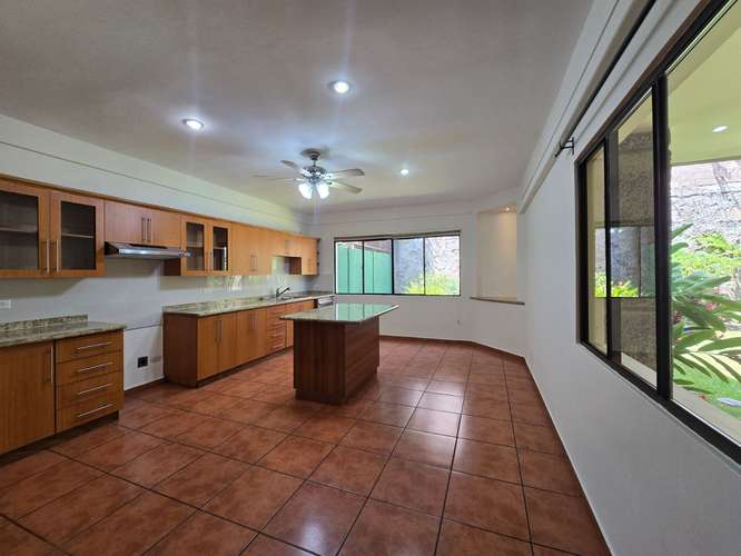 Se alquila casa en cumbres de cuscatlan - Imagen 2