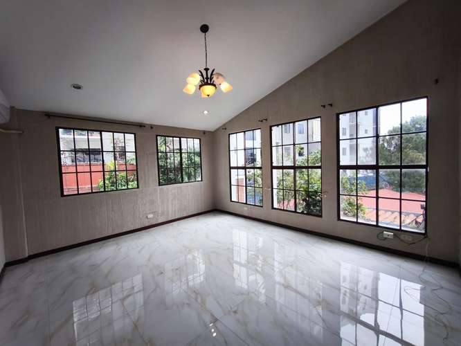 ESCALON AMPLIA CASA CON PISCINA ALQUILER $3,500 PRIVADO - Imagen 4