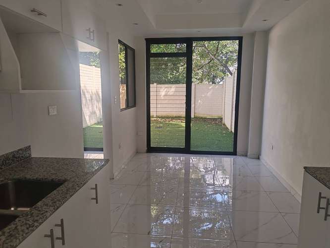 Residencial Villa San Carlos, Calle Mano de Leon, Escalón Norte, San Salvador.