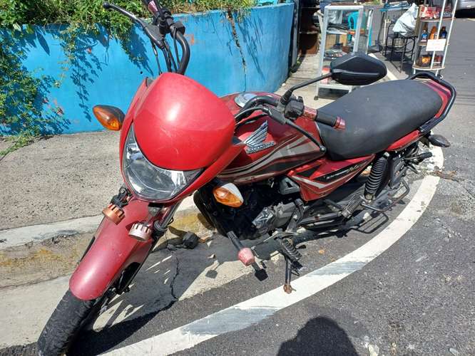 Moto Honda Dream Neo 2017 standar, en buen estado, un solo dueño, buen condicion de Motor económica. 