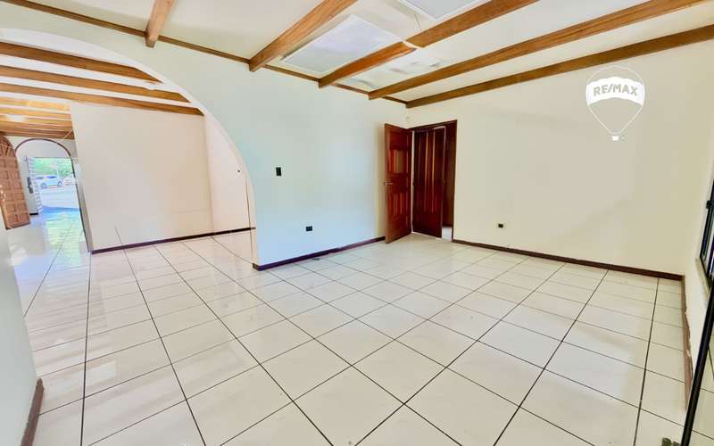 Venta | Exclusiva residencia | Cumbres de La Esmeralda | Antiguo Cuscatlán - Imagen 2