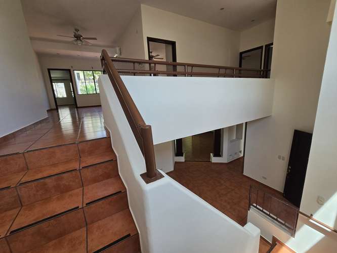 Casa en alquiler cumbres de cuscatlan santa elena en privado 